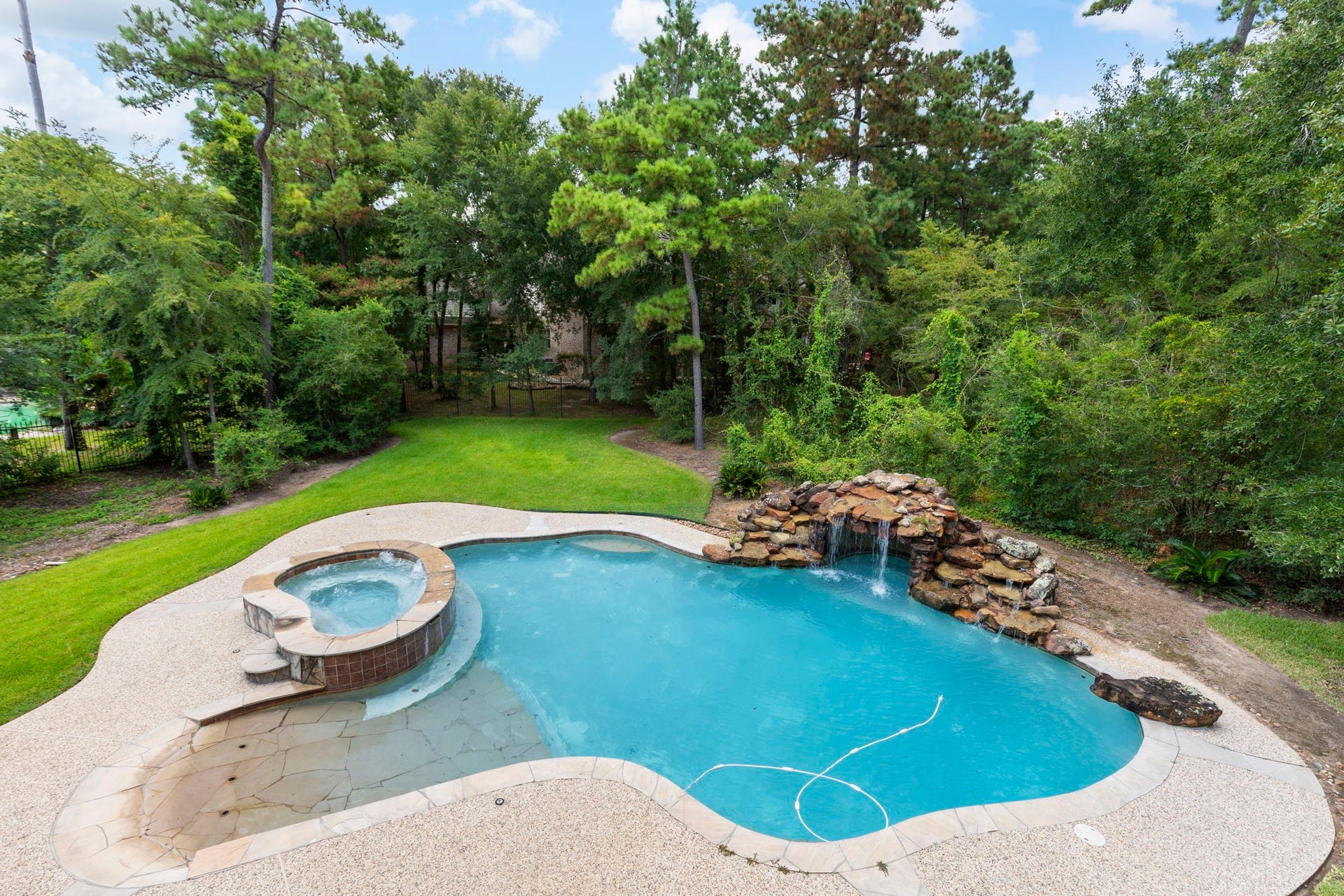 39 W Bracebridge Circle, The Woodlands, TX 77382 39 W Bracebridge Circle, The Woodlands, TX 77382