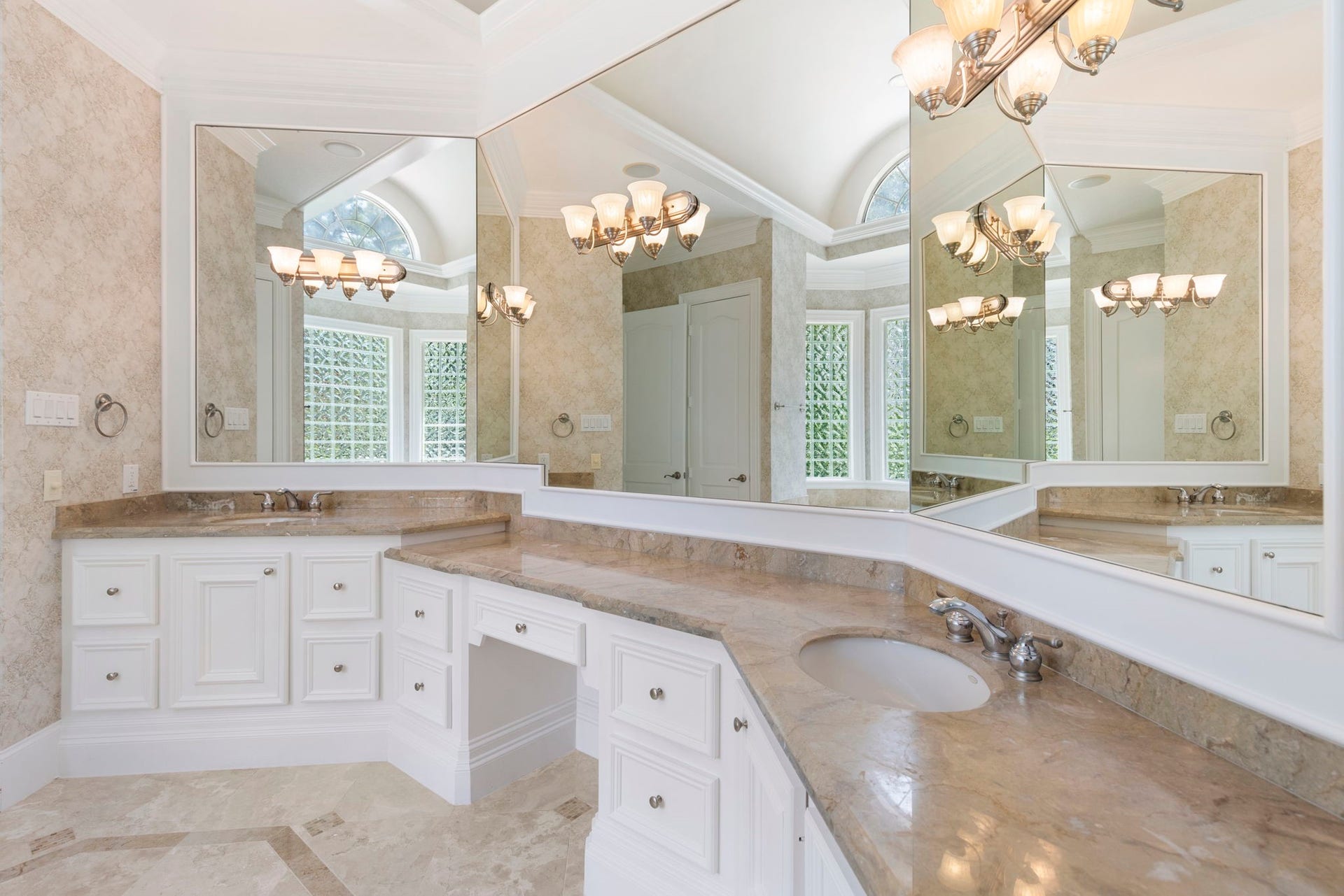 39 W Bracebridge Circle, The Woodlands, TX 77382 39 W Bracebridge Circle, The Woodlands, TX 77382