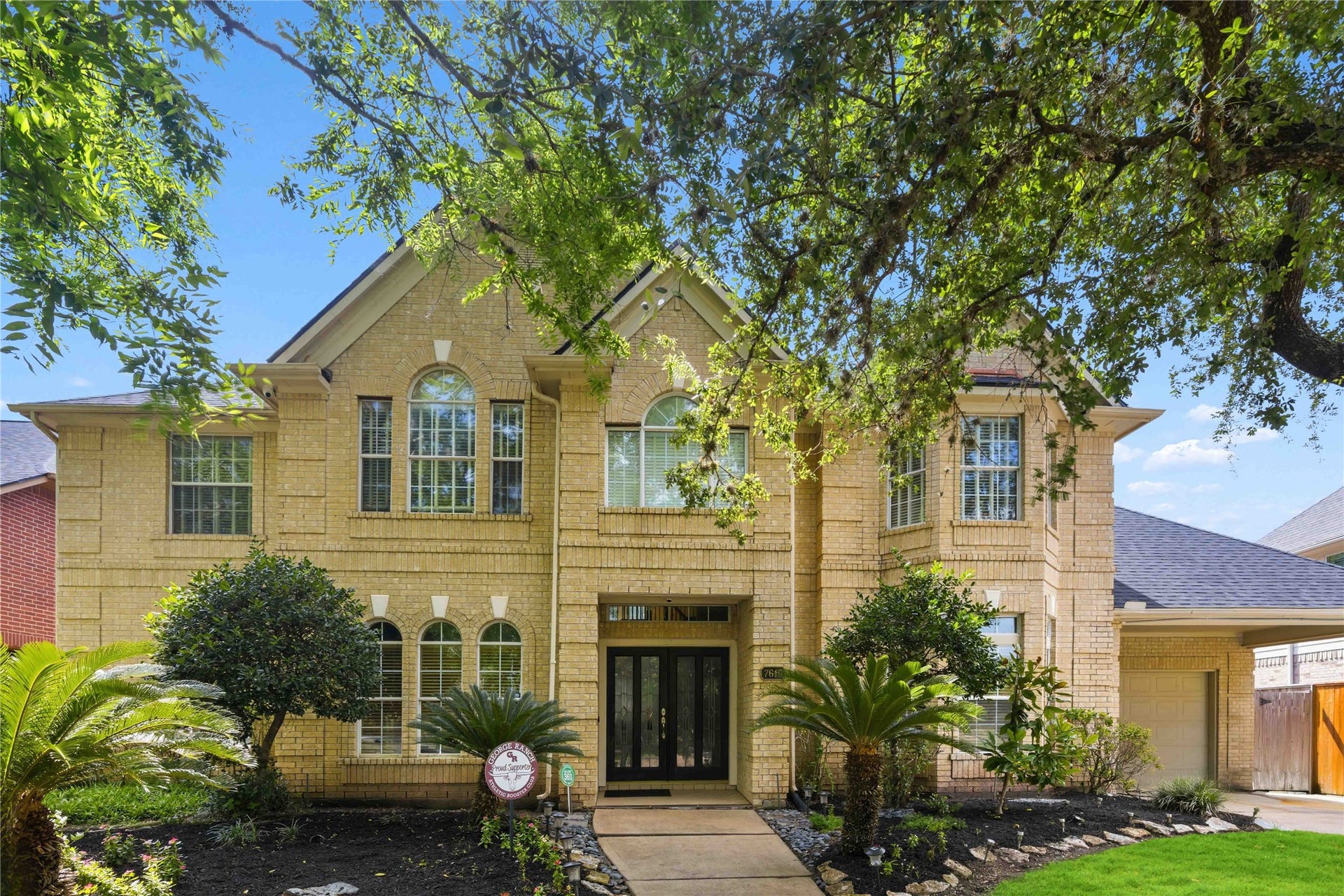 7610 Guinevere Drive, Sugar Land, TX 77479 Welcome to a home that has it all, featuring 5 bedrooms and 3.5 baths in Greatwood. The grand two-story light brick exterior is accented by arched windows, mature trees, and a concrete walkway leading to the double-door entry.