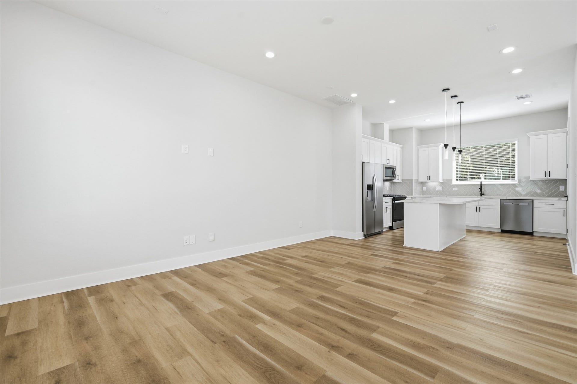 2304 Hoskins Drive, #C, Houston, TX 77080 2304 Hoskins Drive, #C, Houston, TX 77080