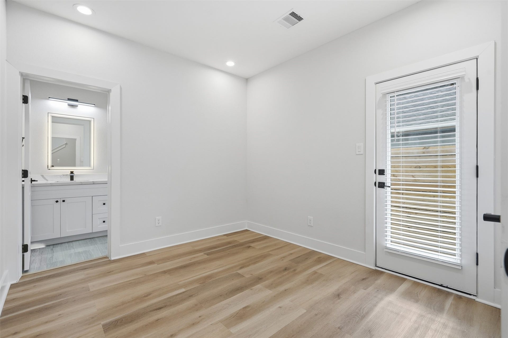 2304 Hoskins Drive, #C, Houston, TX 77080 2304 Hoskins Drive, #C, Houston, TX 77080