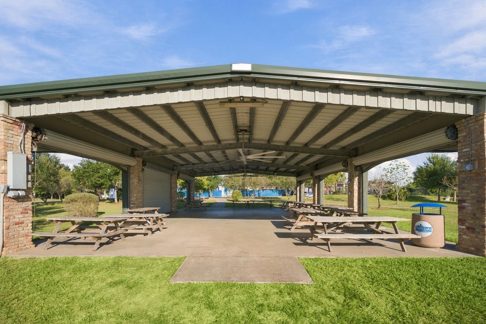 10 Harbor Lane, Kemah, TX 77565 Located adjacent to Clear Lake Shores, this neighborhood offers many community gatherings including monthly seasonal concerts.