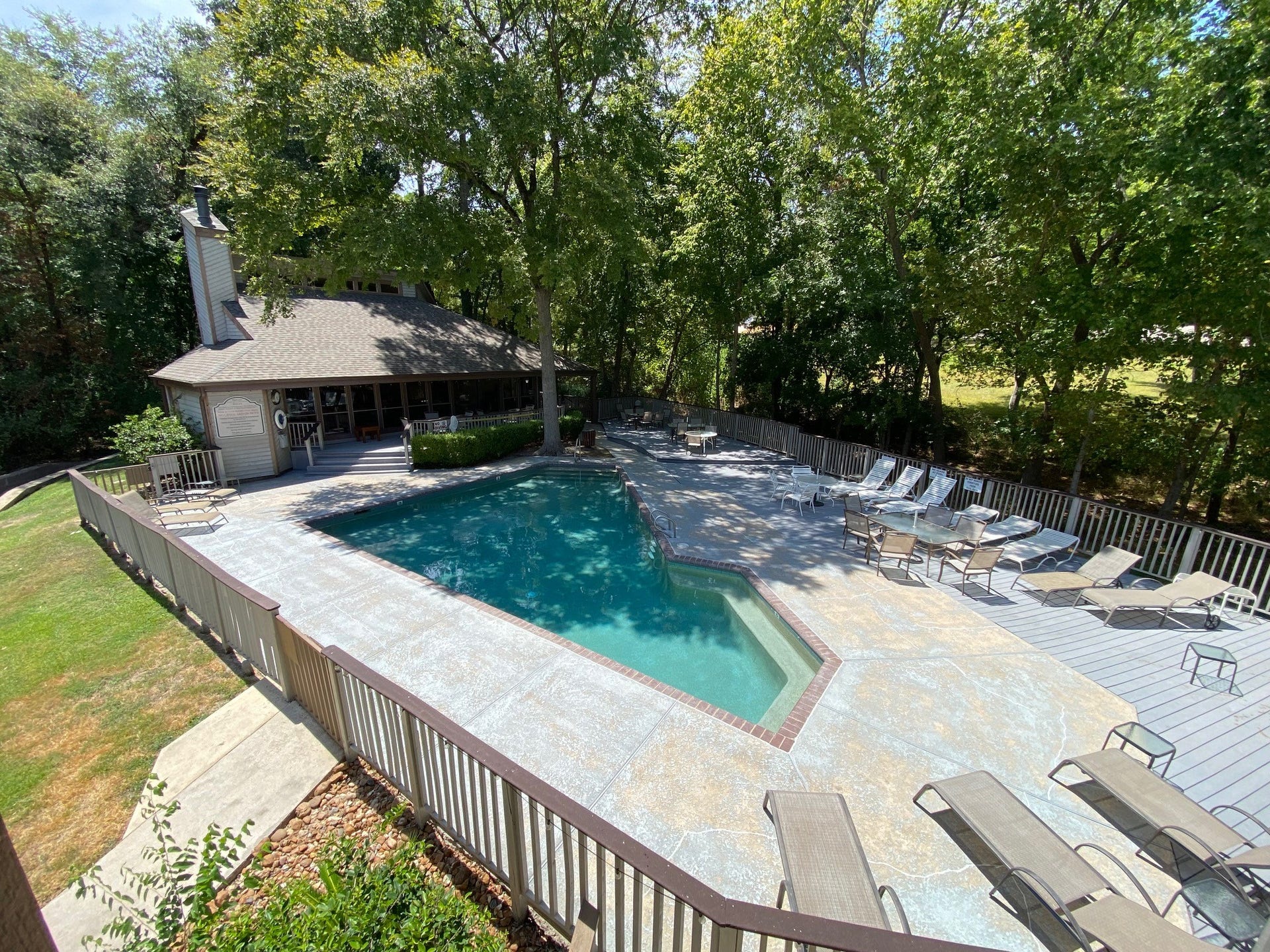 Pool and clubhouse on site