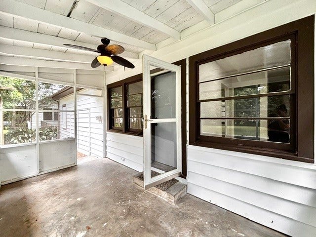 2419 Meadow Lane, La Marque, TX 77568 Screened in porch that needs a little bit of tlc to make it really cute!