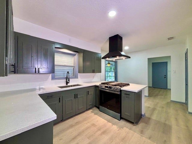 2419 Meadow Lane, La Marque, TX 77568 Kitchen and breakfast nook