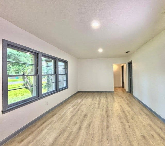 2419 Meadow Lane, La Marque, TX 77568 Living room