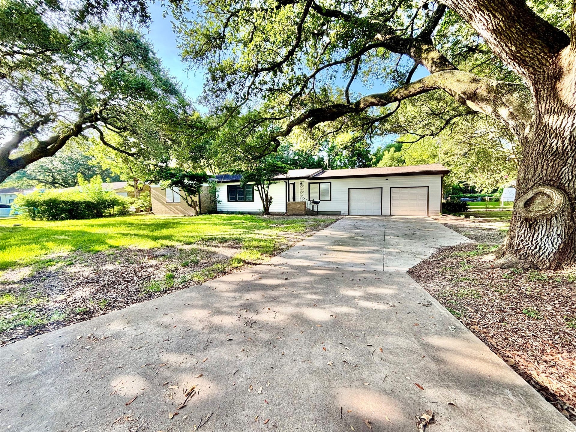2419 Meadow Lane, La Marque, TX 77568 Spacious front yard! Could create a beautiful landscape and sitting area.