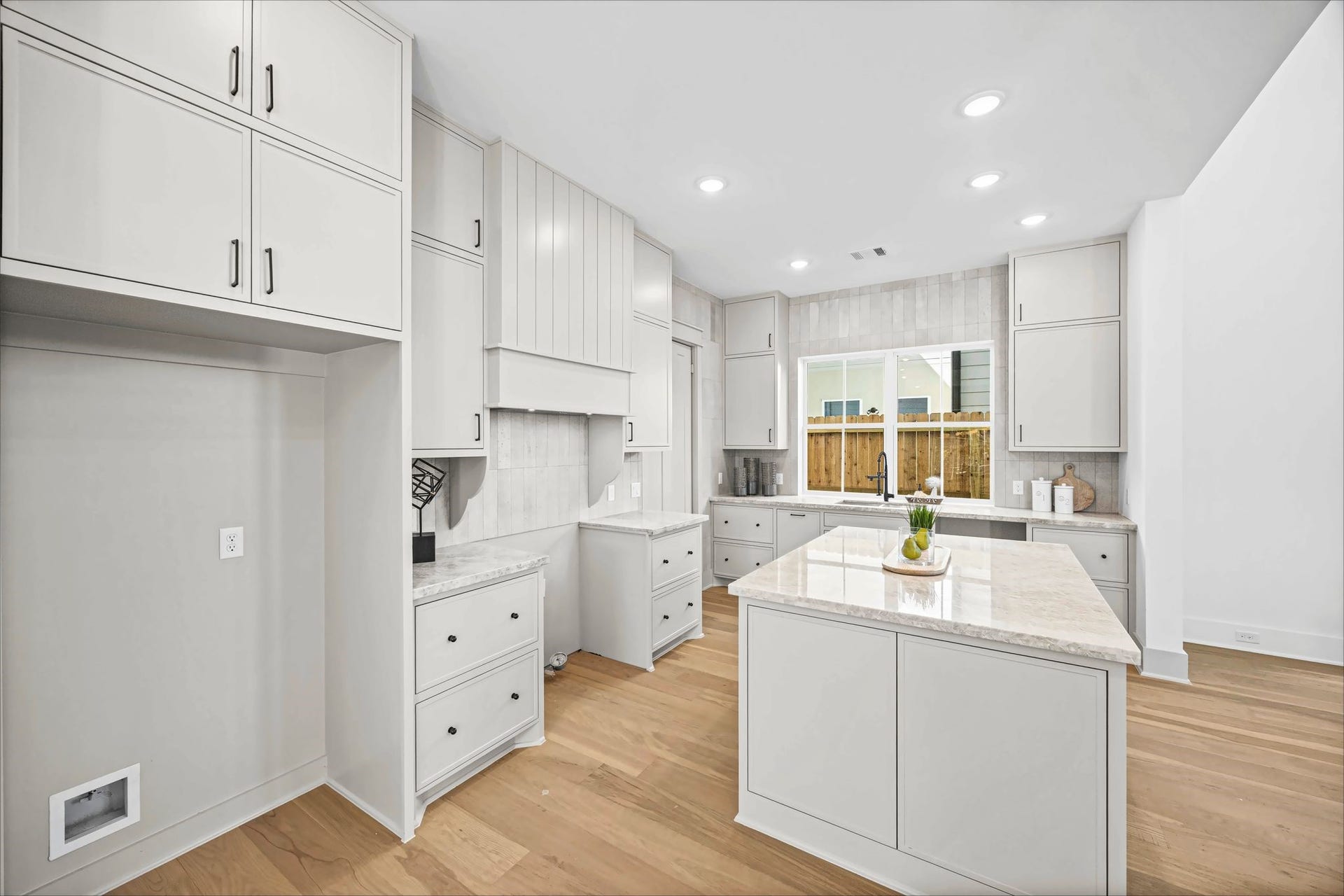 418 Eleanor Street, Houston, TX 77009 418 Eleanor Street, Houston, TX 77009