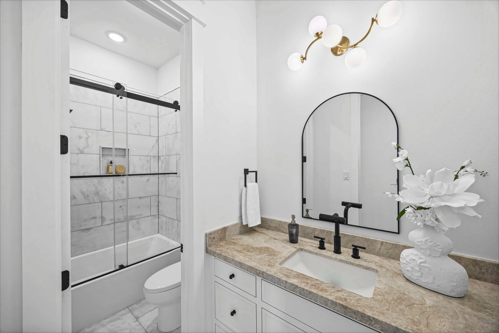 418 Eleanor Street, Houston, TX 77009 418 Eleanor Street, Houston, TX 77009