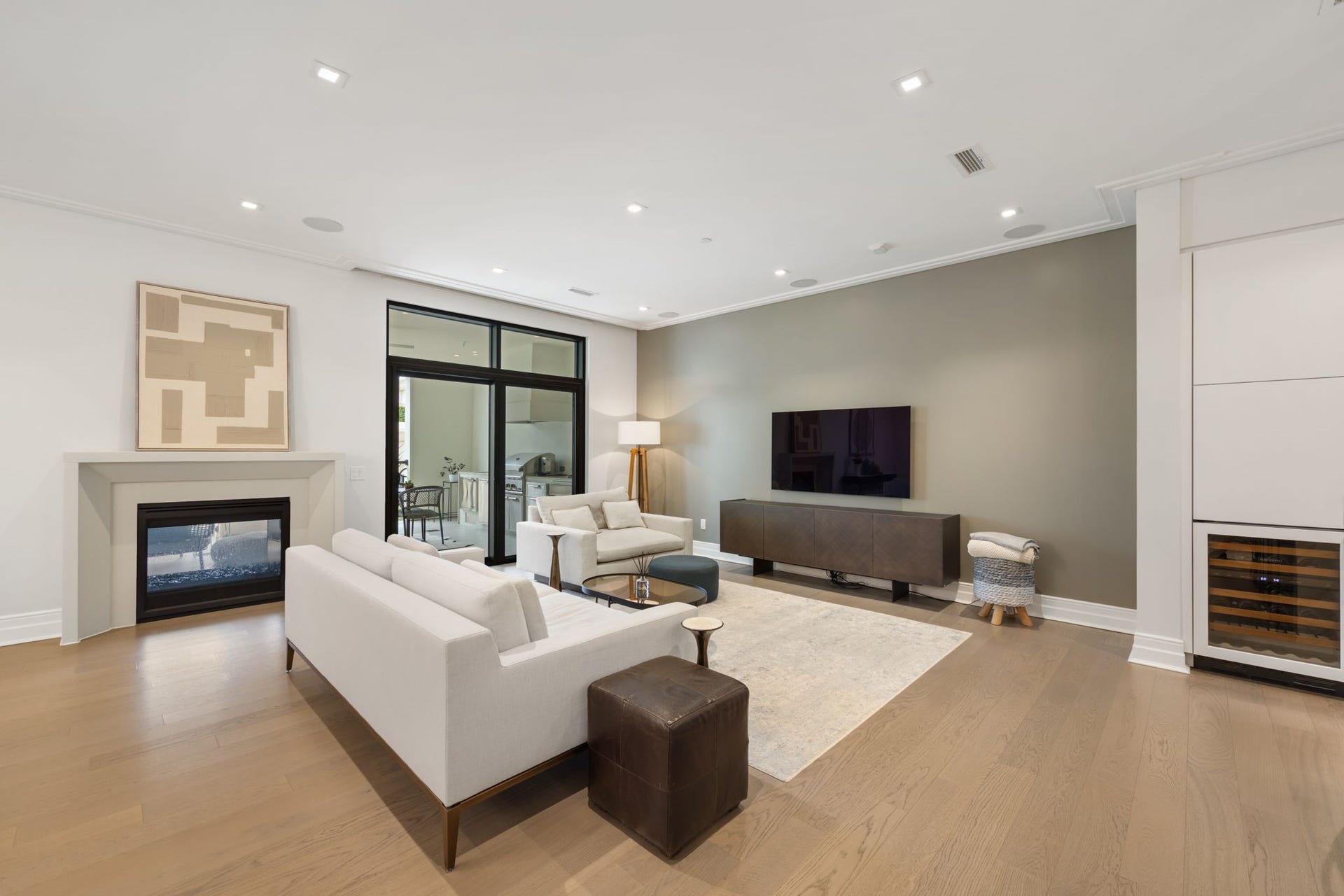 6017 Memorial Drive, #305, Houston, TX 77007 6017 Memorial Drive, #305, Houston, TX 77007