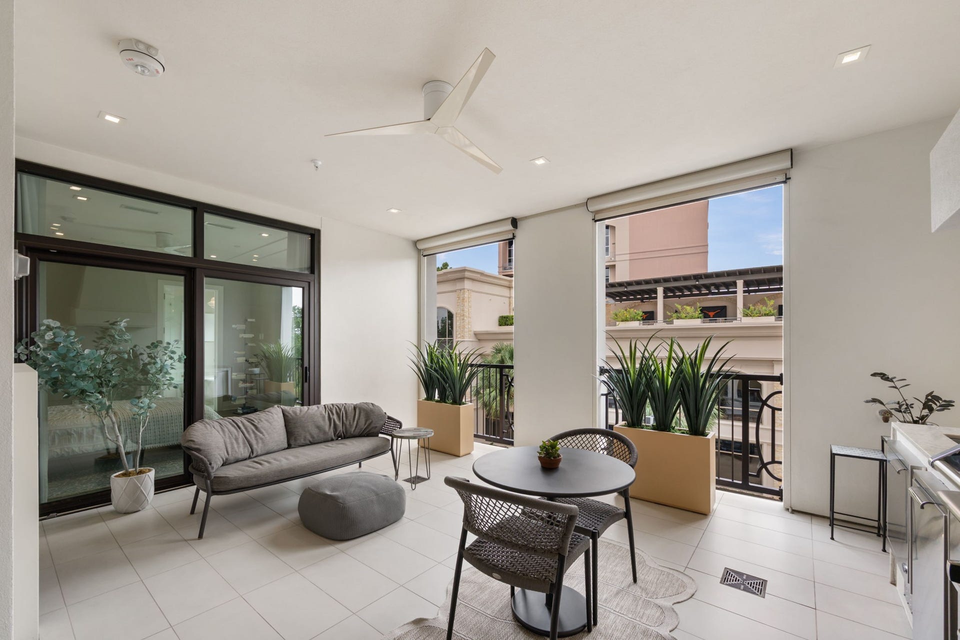 6017 Memorial Drive, #305, Houston, TX 77007 6017 Memorial Drive, #305, Houston, TX 77007