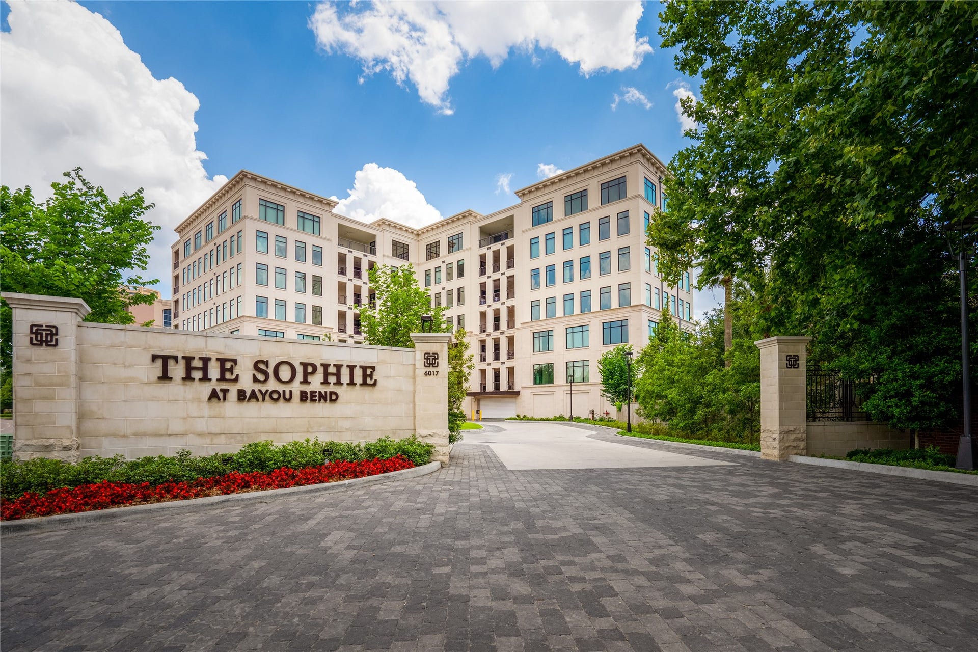 6017 Memorial Drive, #305, Houston, TX 77007 Grand arrival to The Sophie at Bayou Bend, an elegant boutique residential setting.