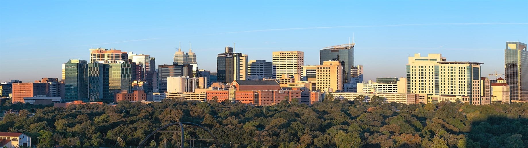 Walking distance to Metro Rail and minutes away to Medical Center!