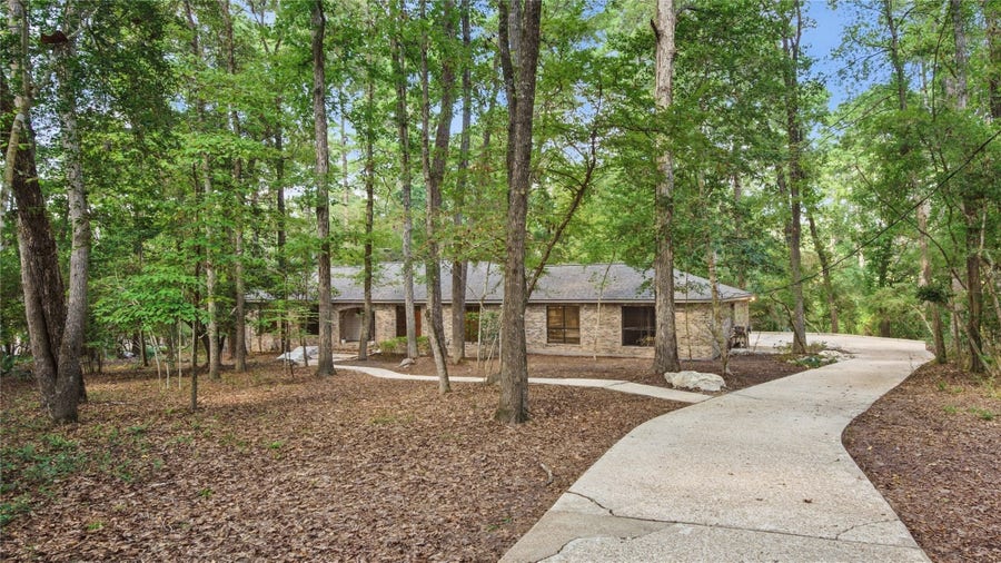 Property photo for 26 Stony Creek Drive, Conroe, TX