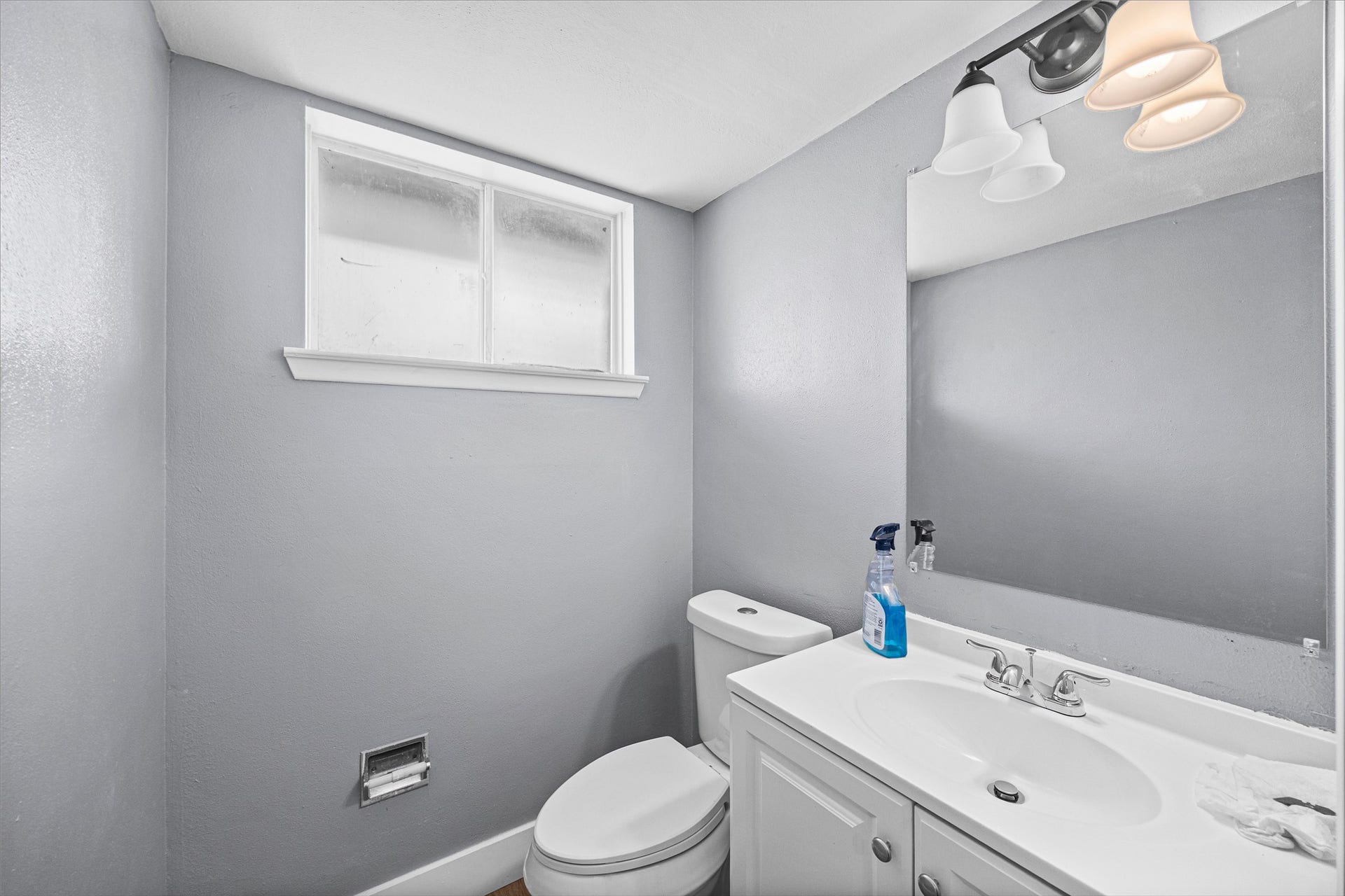 Bathroom in 1st bedroom