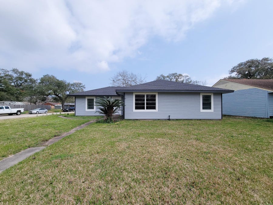 Property photo for 301 Cypress Street, Lake Jackson, TX