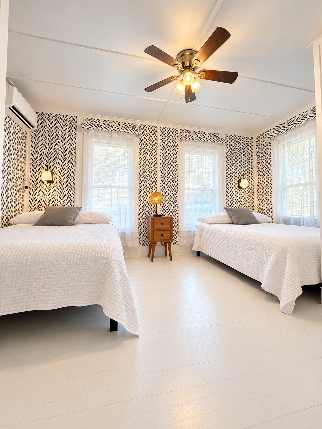 3402 Avenue Q 1/2, Galveston, TX 77550 Bedroom large enough for 2 full size beds