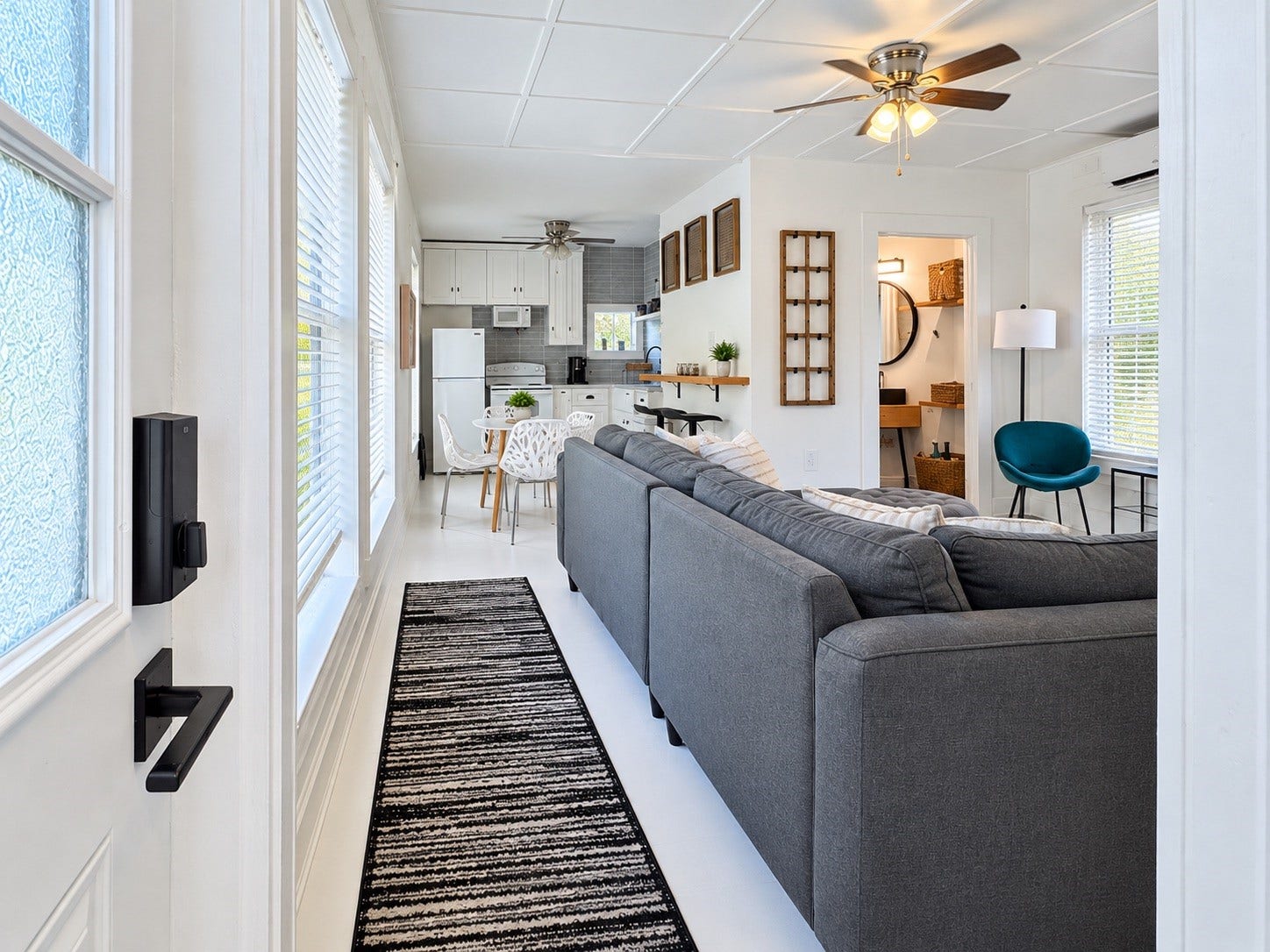 3402 Avenue Q 1/2, Galveston, TX 77550 Bright, open living/dining/kitchen