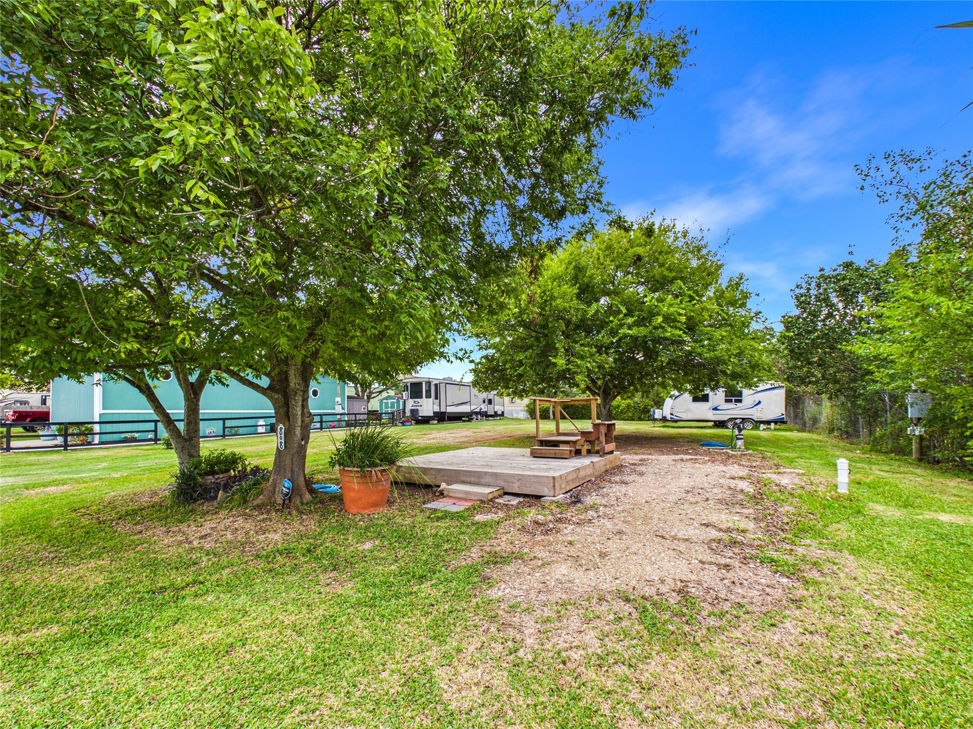 808 15th Street, Dickinson, TX 77539 Deck space