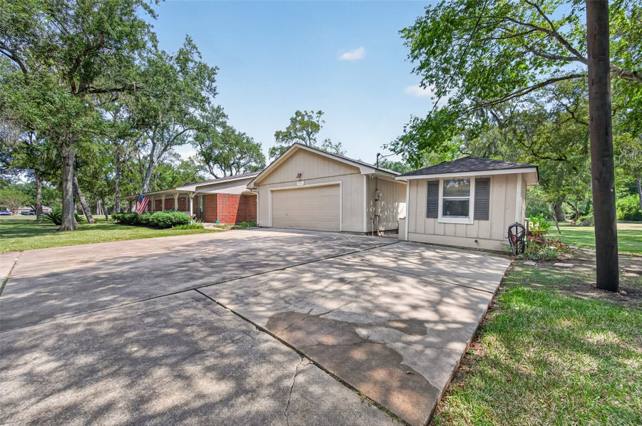 Property photo for 13311 W Brazos Bend Drive, Needville, TX