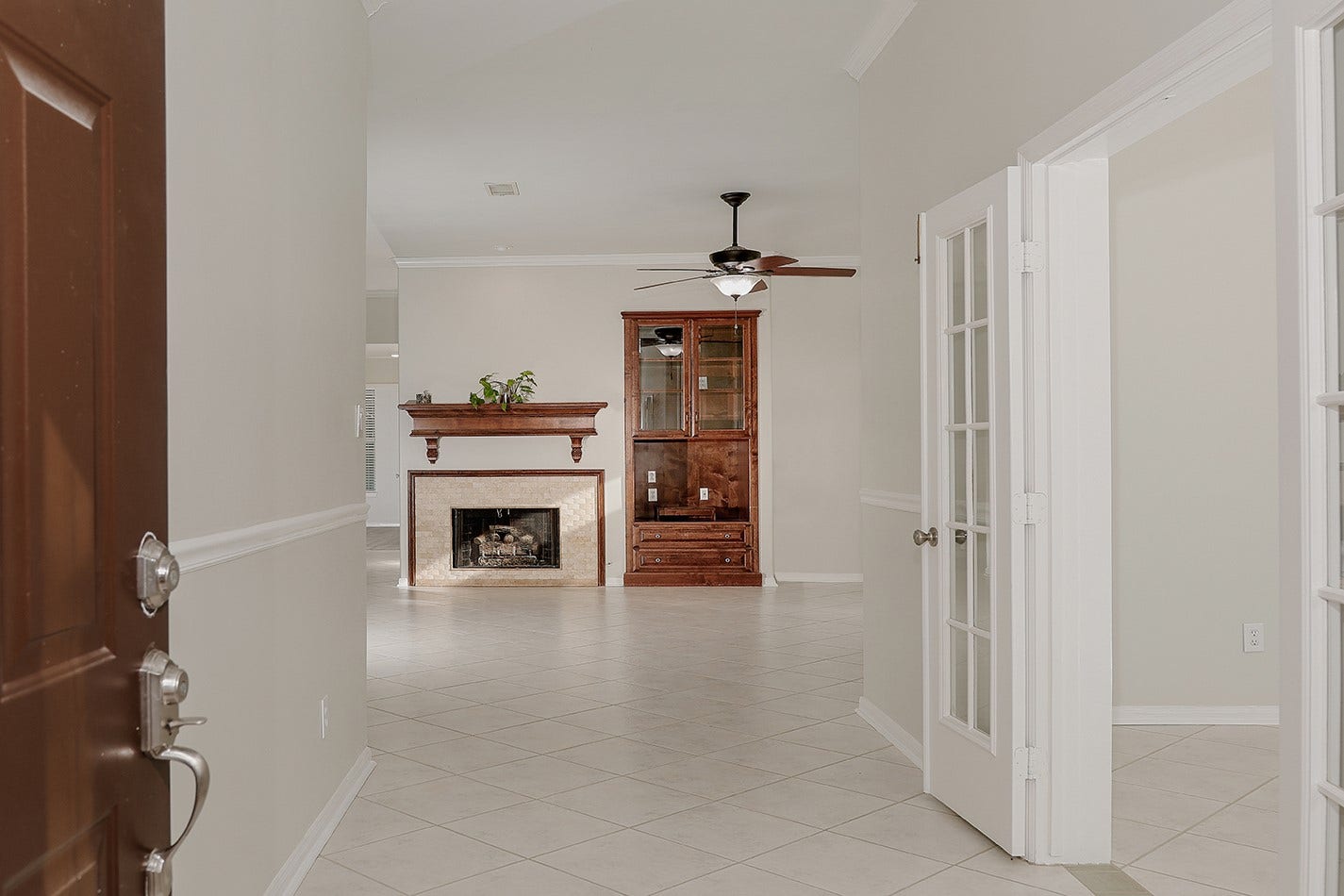 34 Cypress Bayou Court, The Woodlands, TX 77382 View from the entryway towards the family room and the private study to the right.