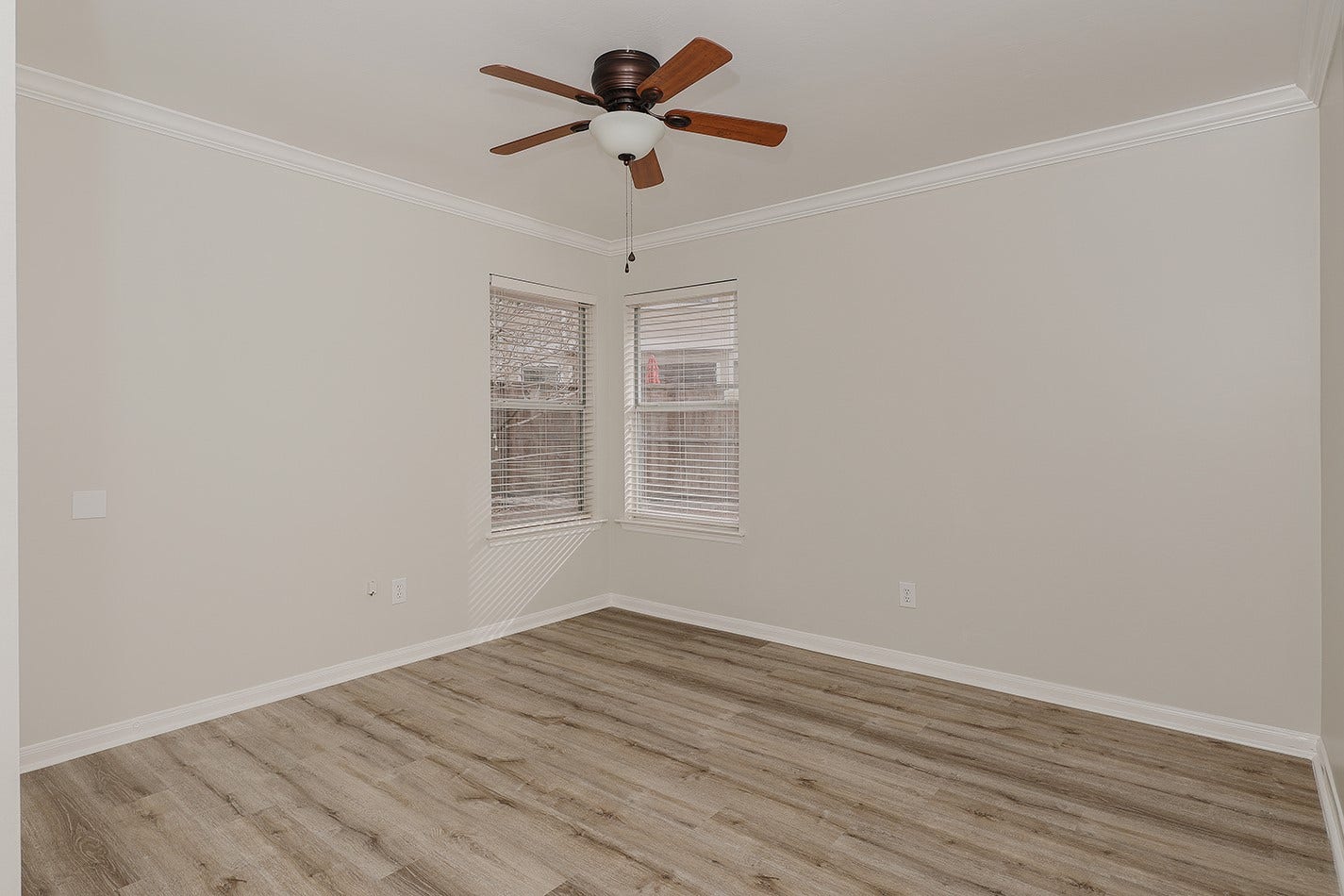 34 Cypress Bayou Court, The Woodlands, TX 77382 Secondary bedroom