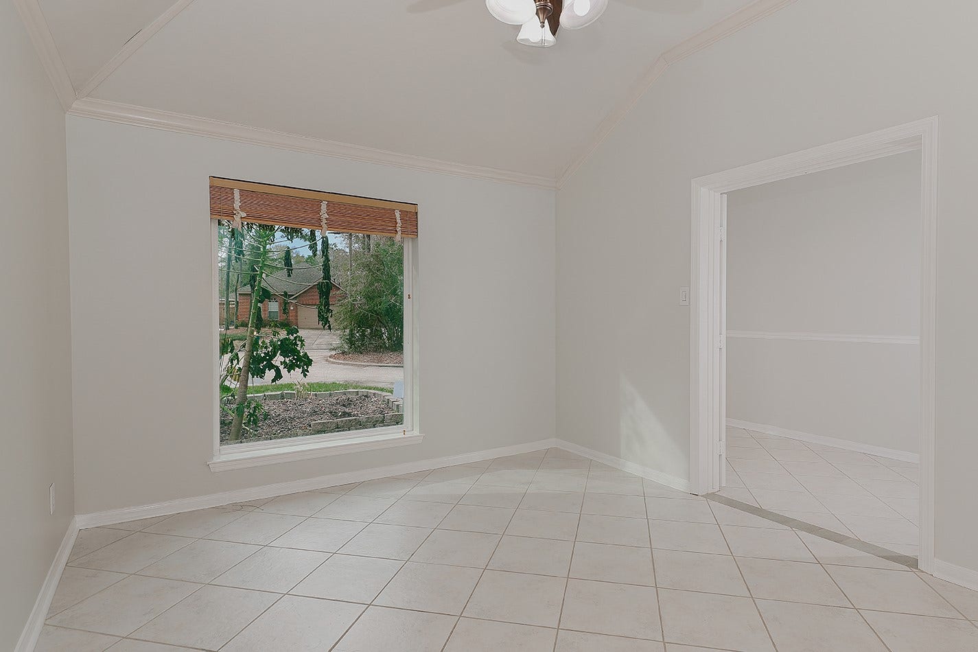 34 Cypress Bayou Court, The Woodlands, TX 77382 Great space for work or a reading area.