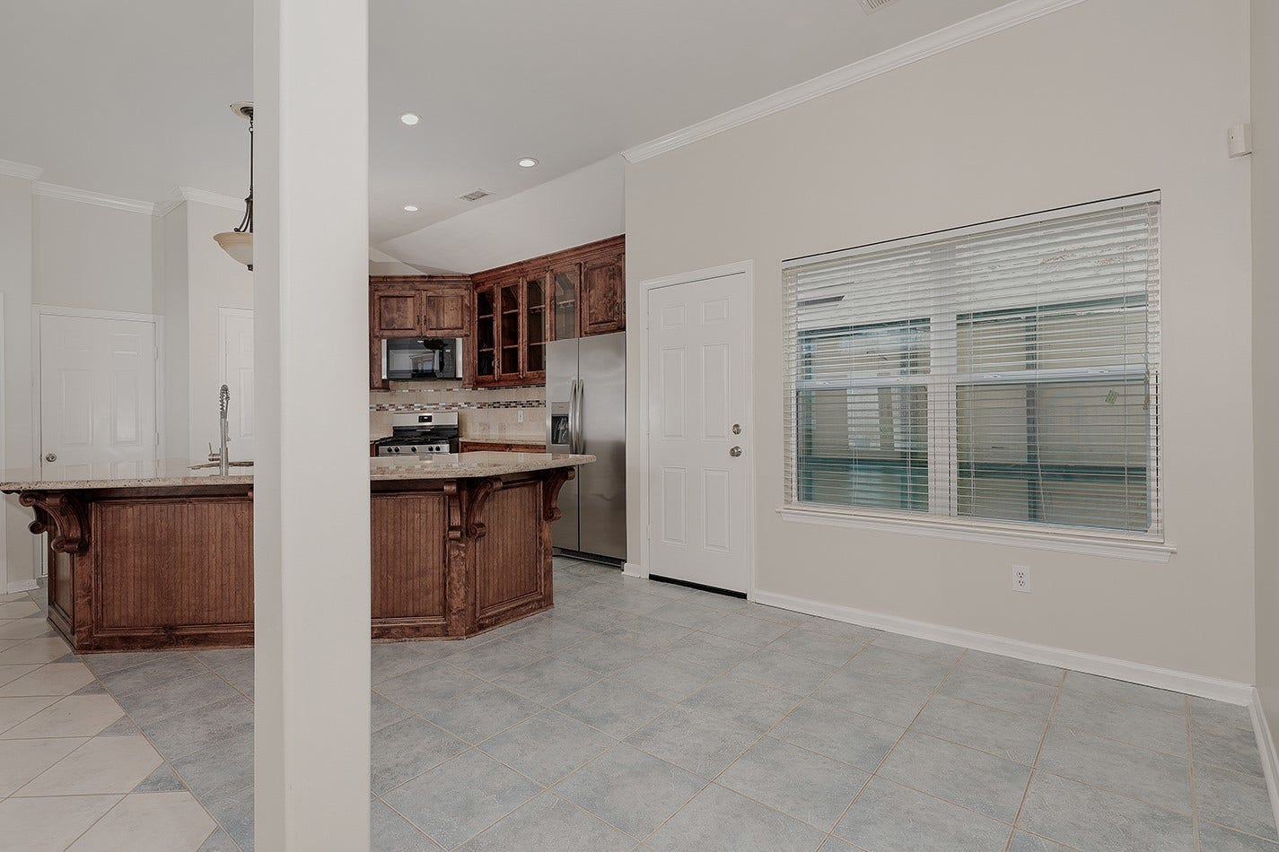 34 Cypress Bayou Court, The Woodlands, TX 77382 Large dining space