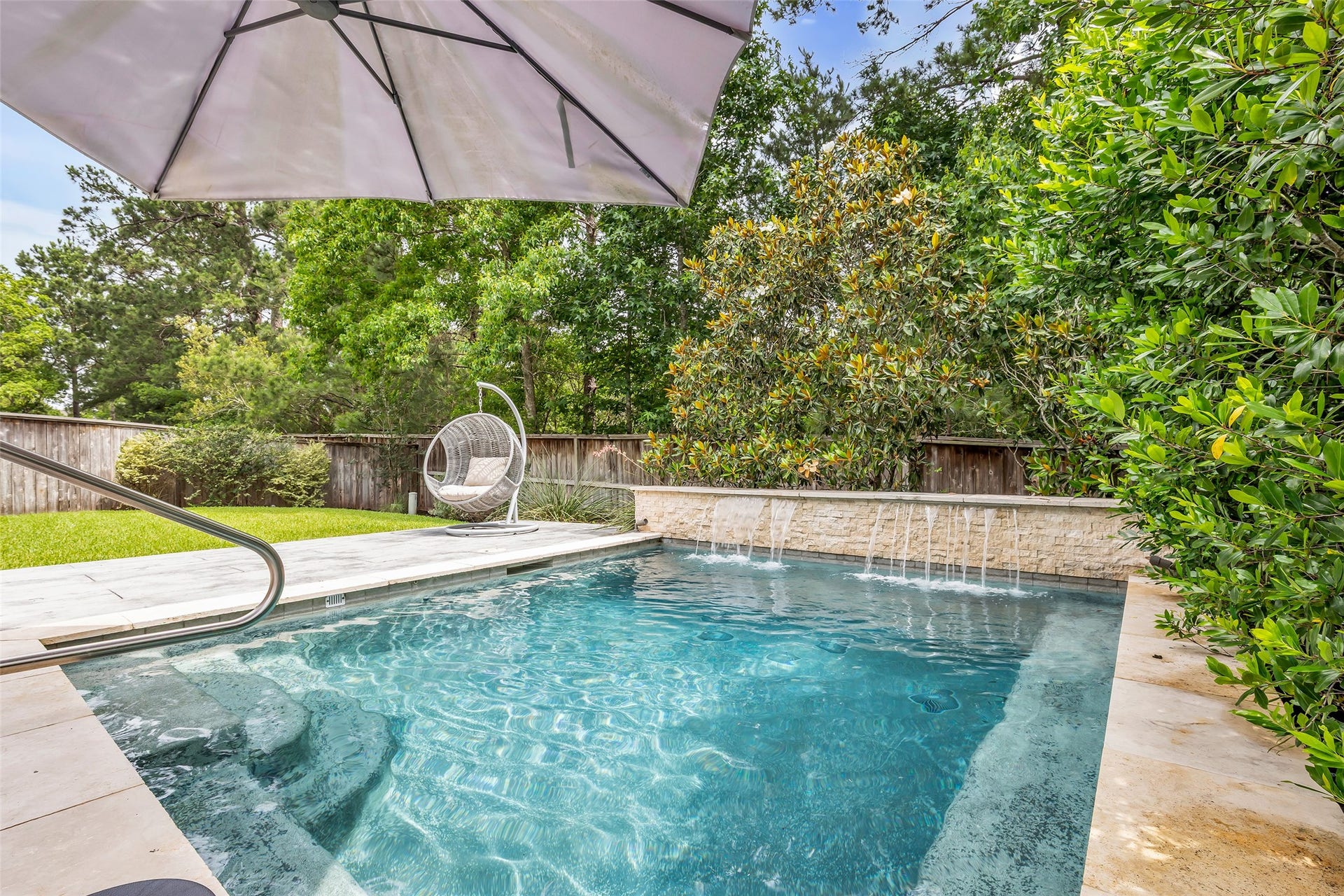 246 Hearthshire Circle, The Woodlands, TX 77354 Perfect sized heated pool for year-round entertaining