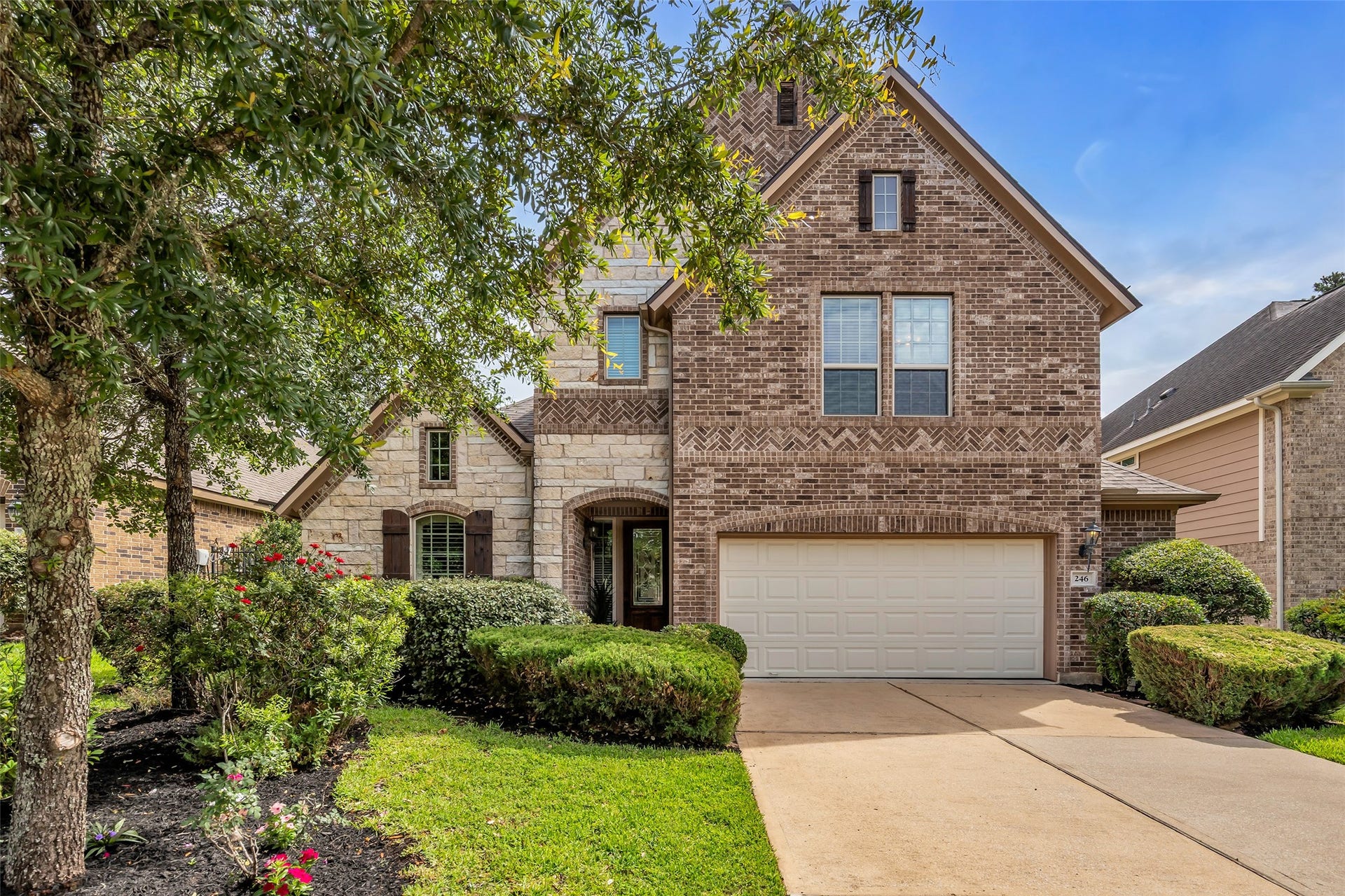 246 Hearthshire Circle, The Woodlands, TX 77354 Welcome to 246 Hearthshire Circle!