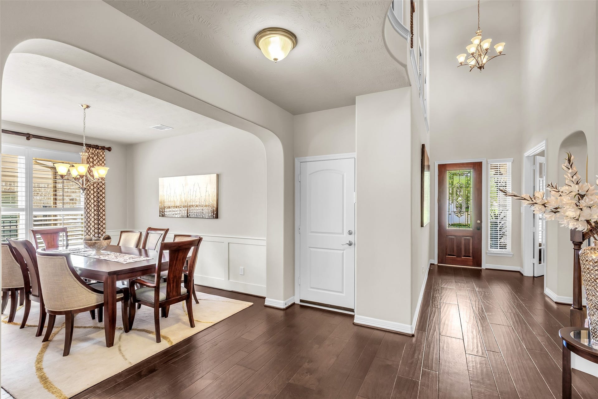 246 Hearthshire Circle, The Woodlands, TX 77354 Dedicated formal dining room with wainscoting and plantation shutters
