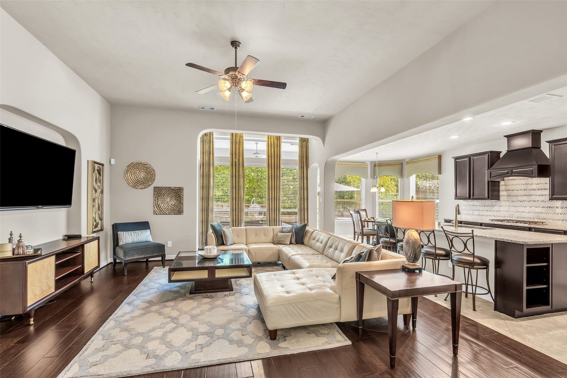 246 Hearthshire Circle, The Woodlands, TX 77354 Family room open to the kitchen with views of the backyard