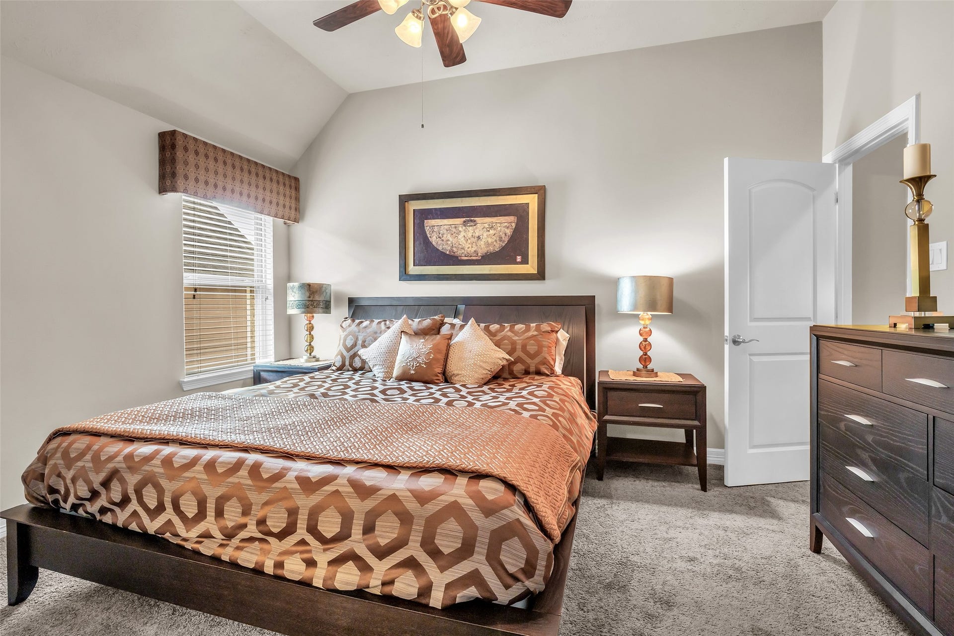 246 Hearthshire Circle, The Woodlands, TX 77354 One of three secondary bedrooms located on the 2nd floor. This room has an en-suite bathroom