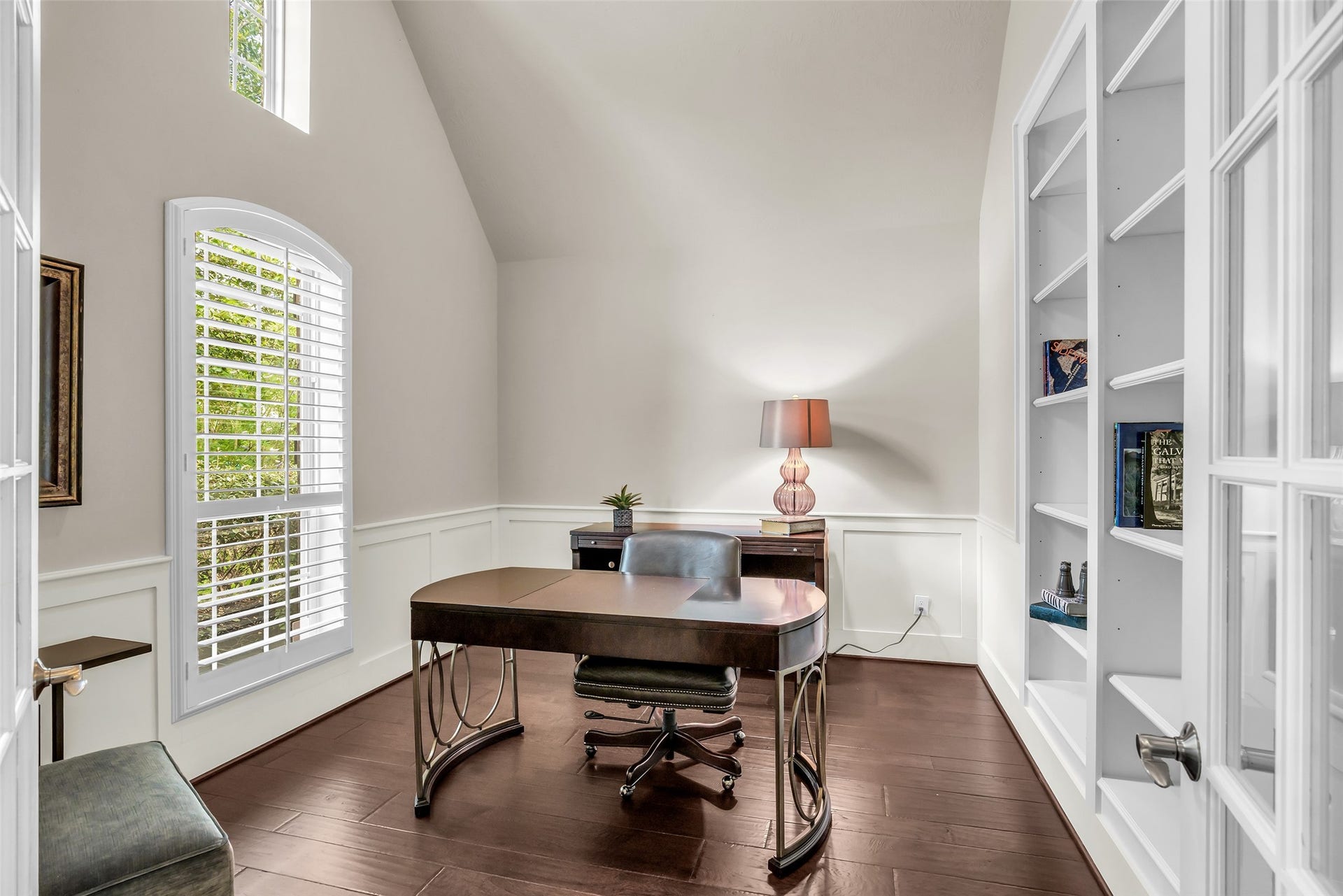246 Hearthshire Circle, The Woodlands, TX 77354 Private study with French doors, wainscoting and built in shelves