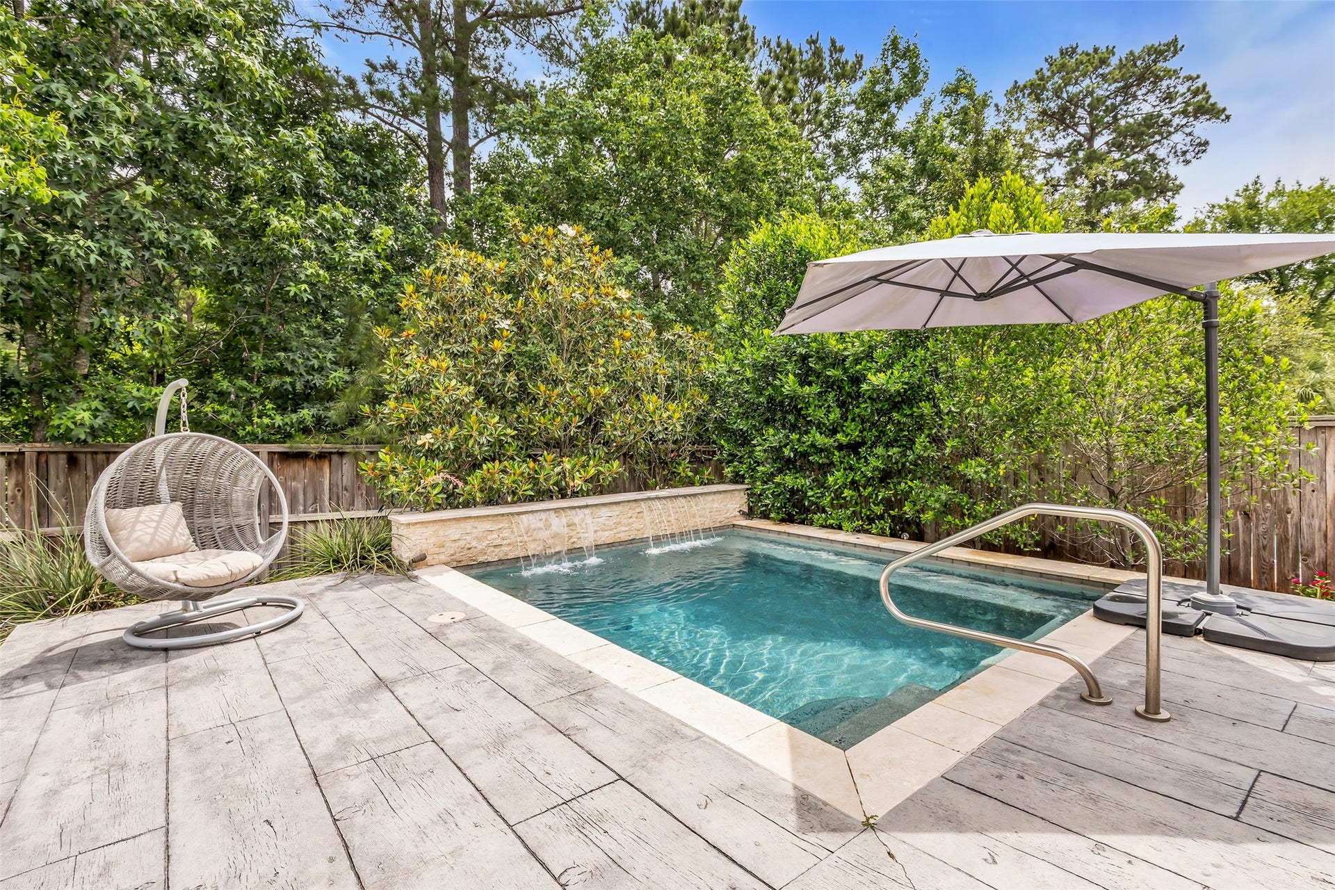 246 Hearthshire Circle, The Woodlands, TX 77354 Convenient sized pool/spa for easier maintenance and upkeep