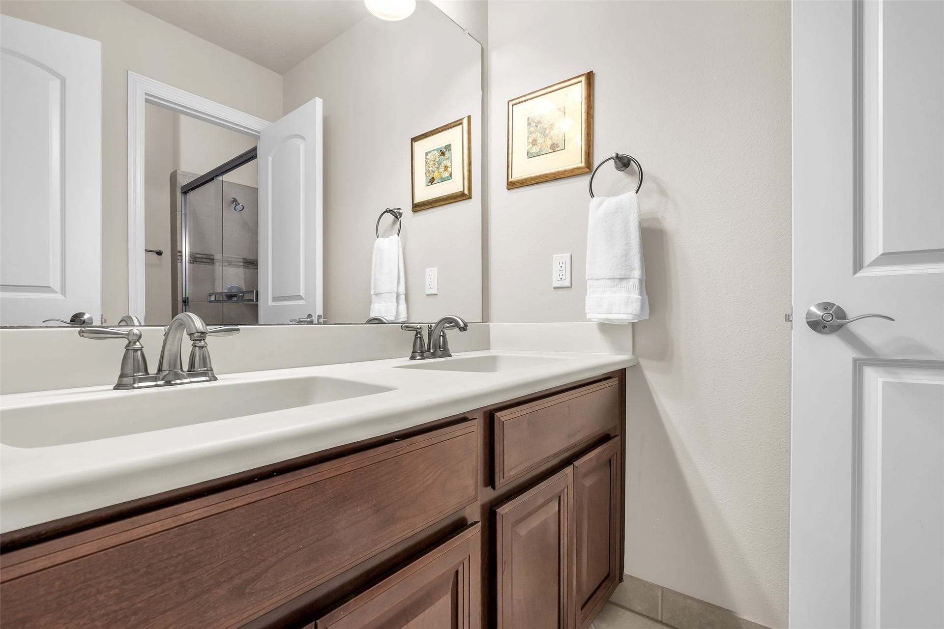 246 Hearthshire Circle, The Woodlands, TX 77354 Full bathroom with dual vanities and shower on 2nd floor