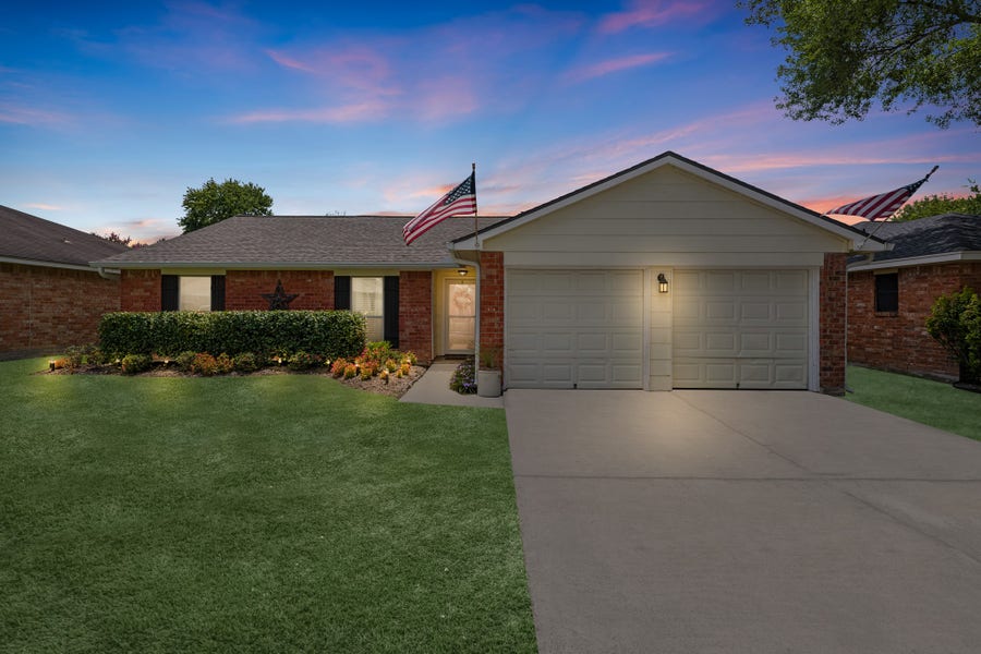Property photo for 2355 Farriers Bend Drive, Friendswood, TX