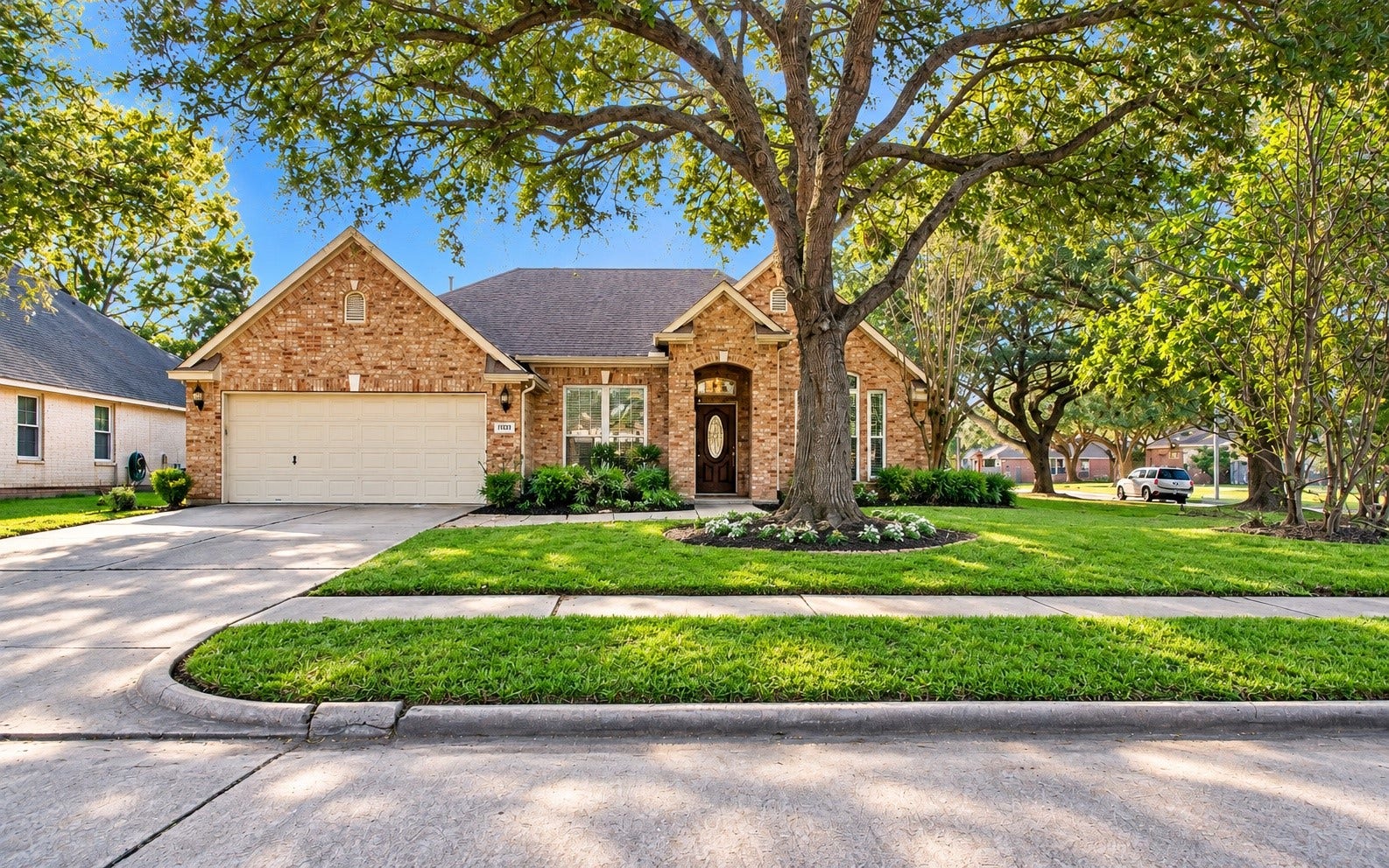 Another photo of the exterior of the home!