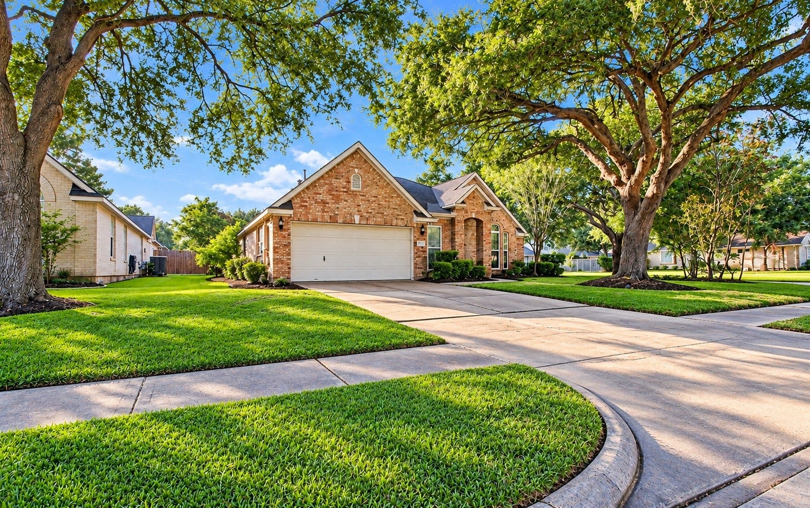Another photo of the exterior of the home!