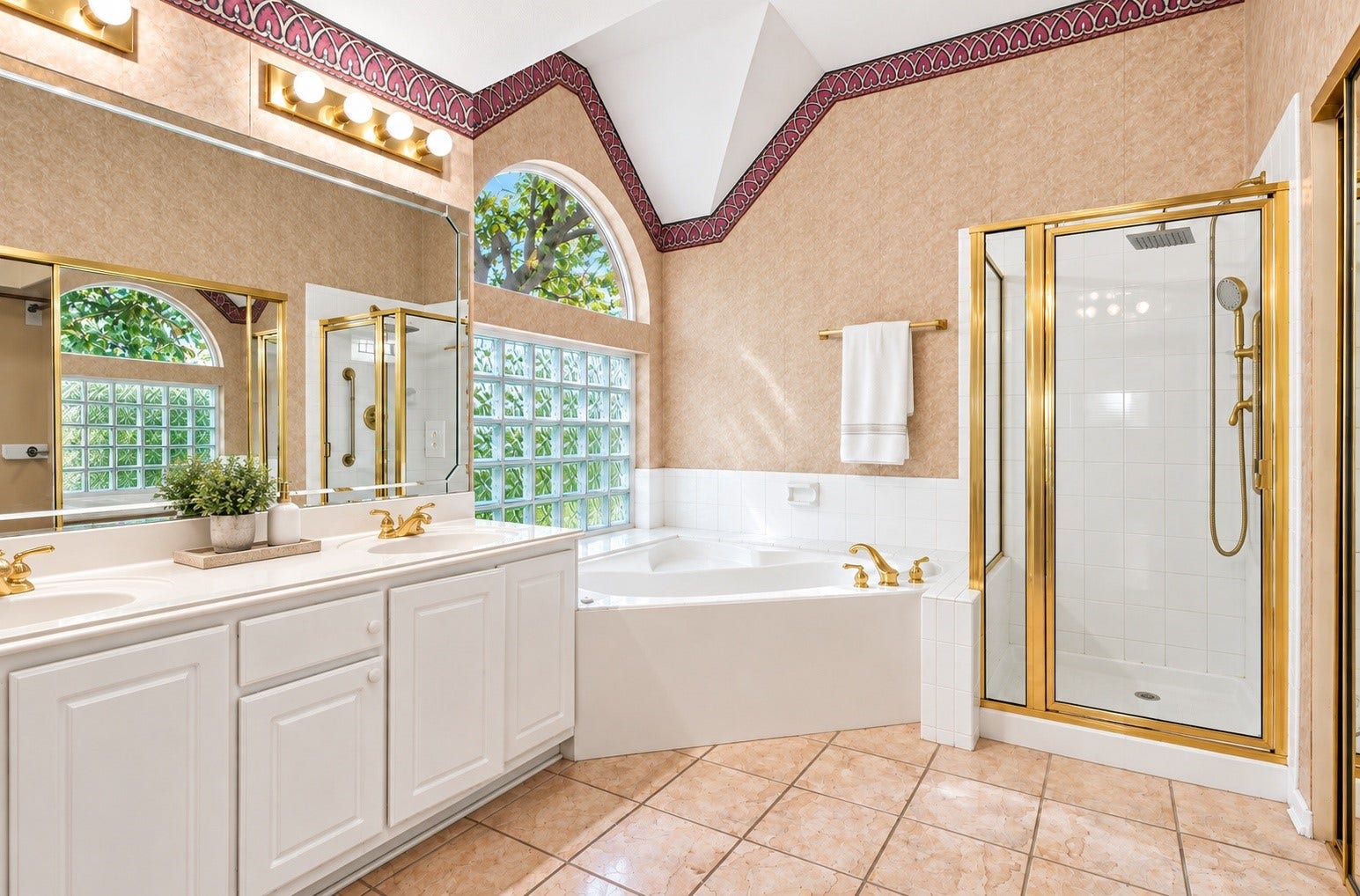 The primary En Suite!