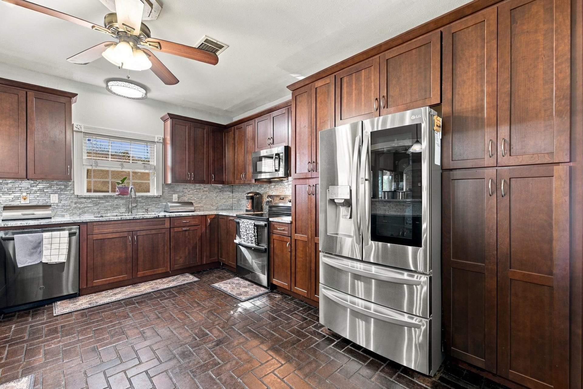 2935 W FM 1462, Rosharon, TX 77583