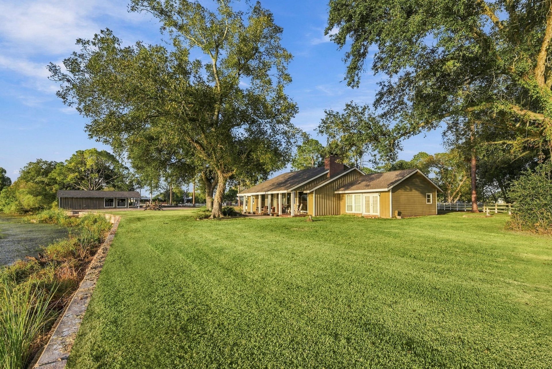 2935 W FM 1462, Rosharon, TX 77583