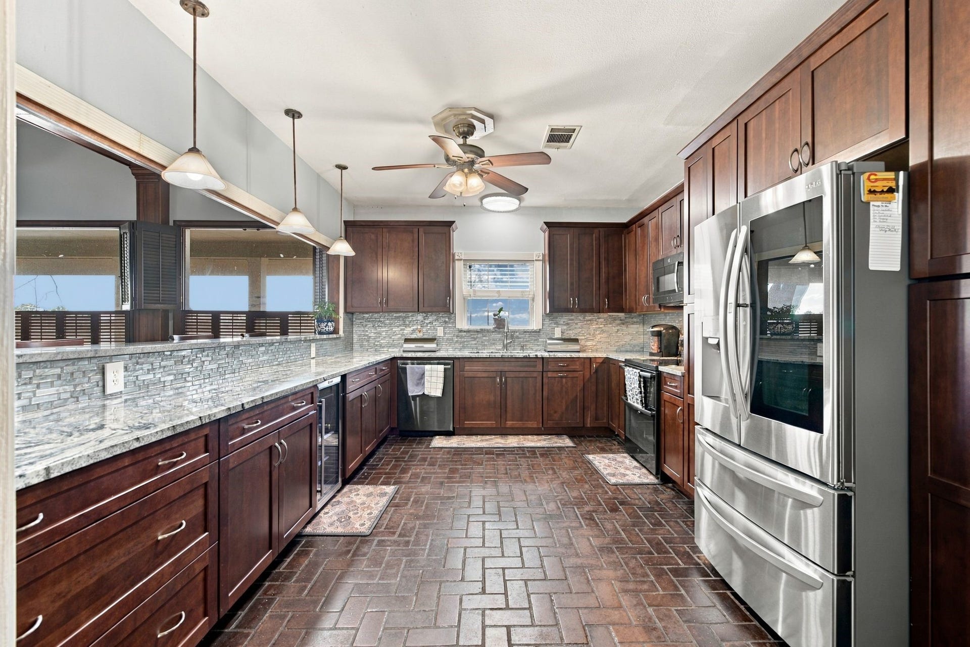 2935 W FM 1462, Rosharon, TX 77583
