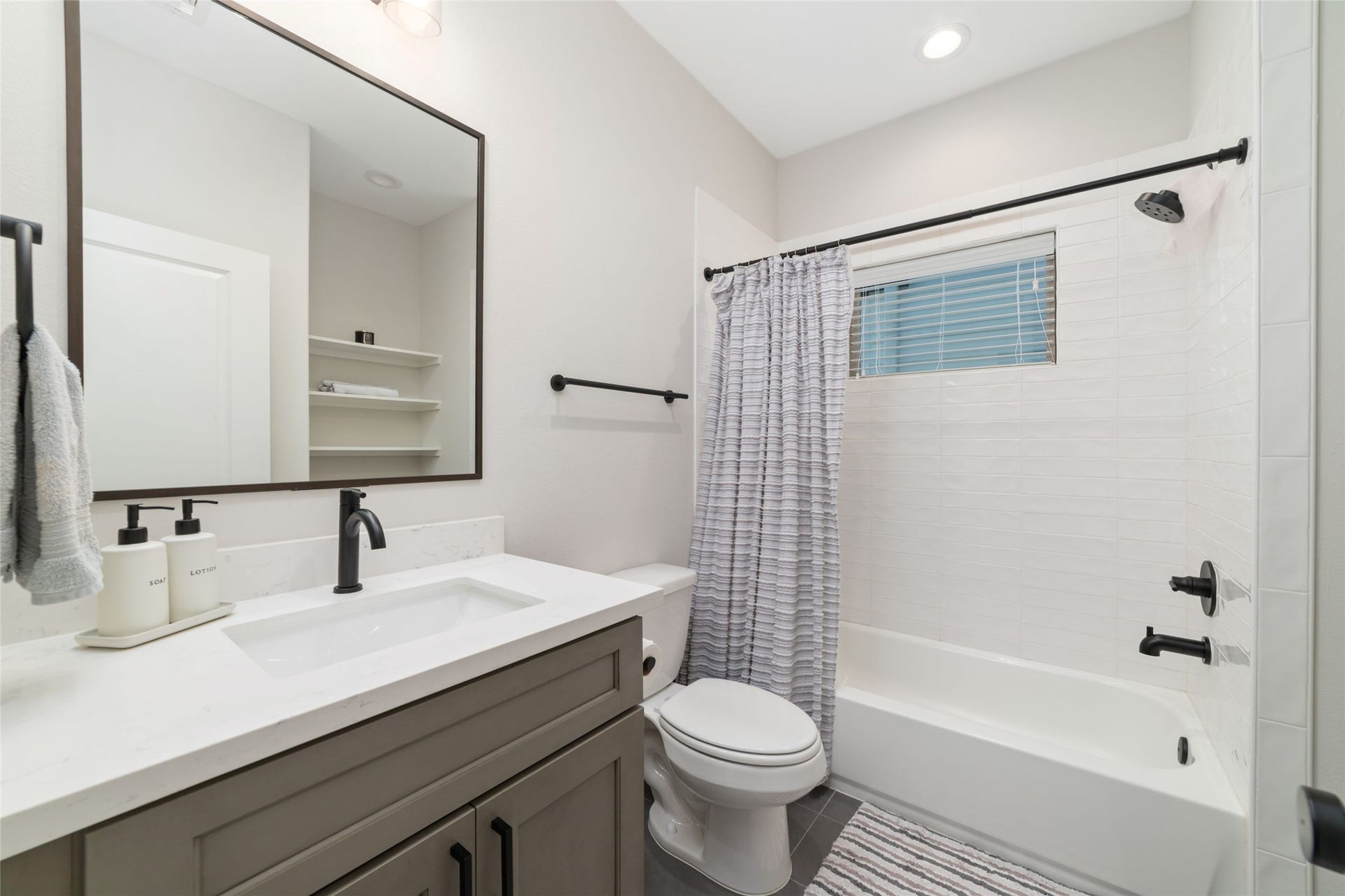 3705 Creekmont Green Lane, Houston, TX 77091 3705 Creekmont Green Lane, Houston, TX 77091