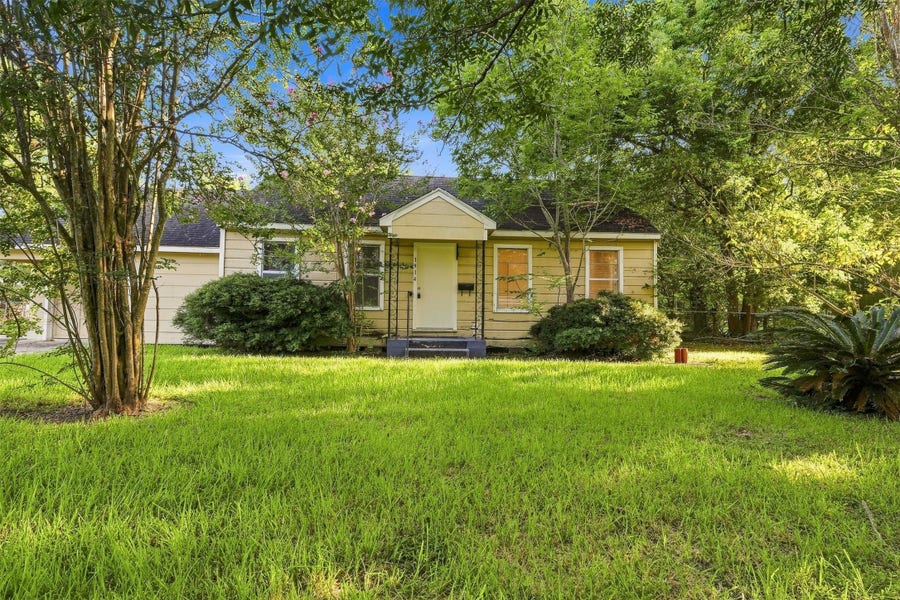 Property photo for 1914 Oaklawn Drive, La Marque, TX