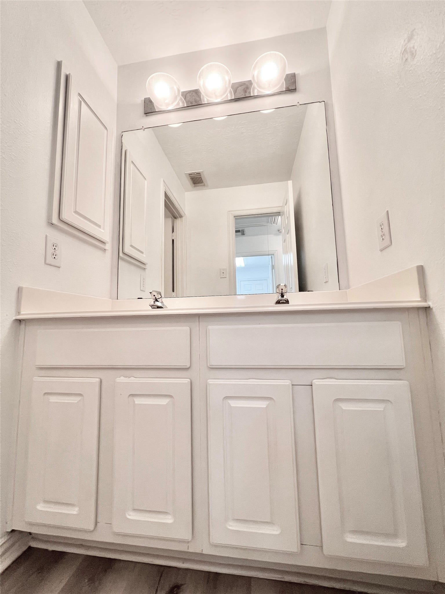 15915 Misty Heath Lane, Houston, TX 77084 2ndary bathroom vanity area with double sink