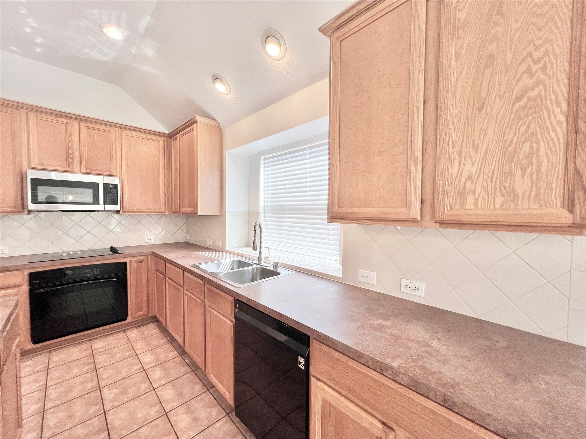 15915 Misty Heath Lane, Houston, TX 77084 Kitchen counter extends out so you can have your window plants under care