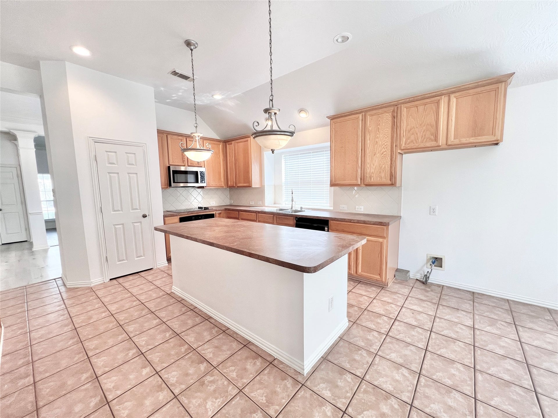 15915 Misty Heath Lane, Houston, TX 77084 great island to prepare your ingredients and start preparing the food for big holidays