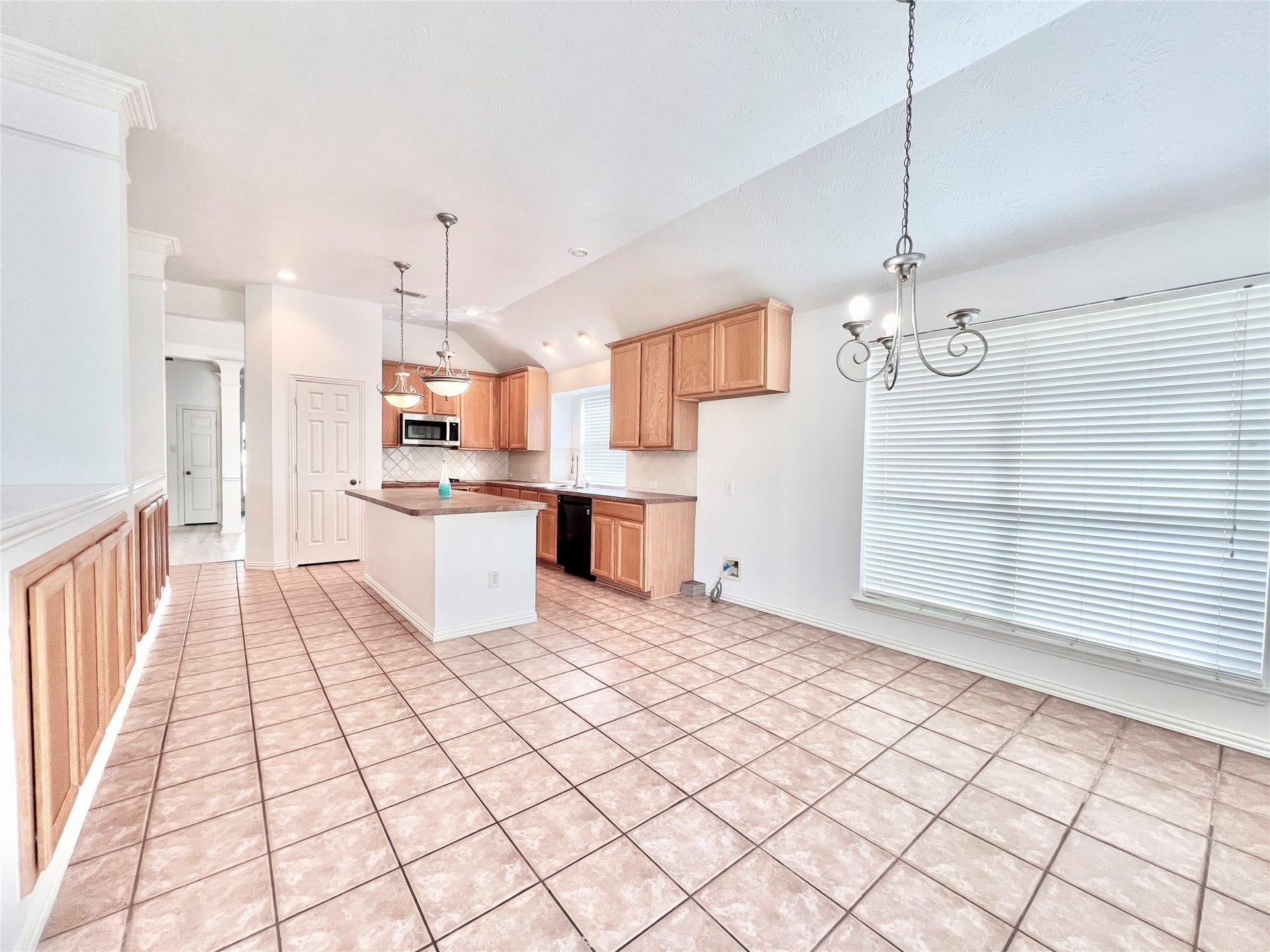 15915 Misty Heath Lane, Houston, TX 77084 Nice bright Breakfasts room