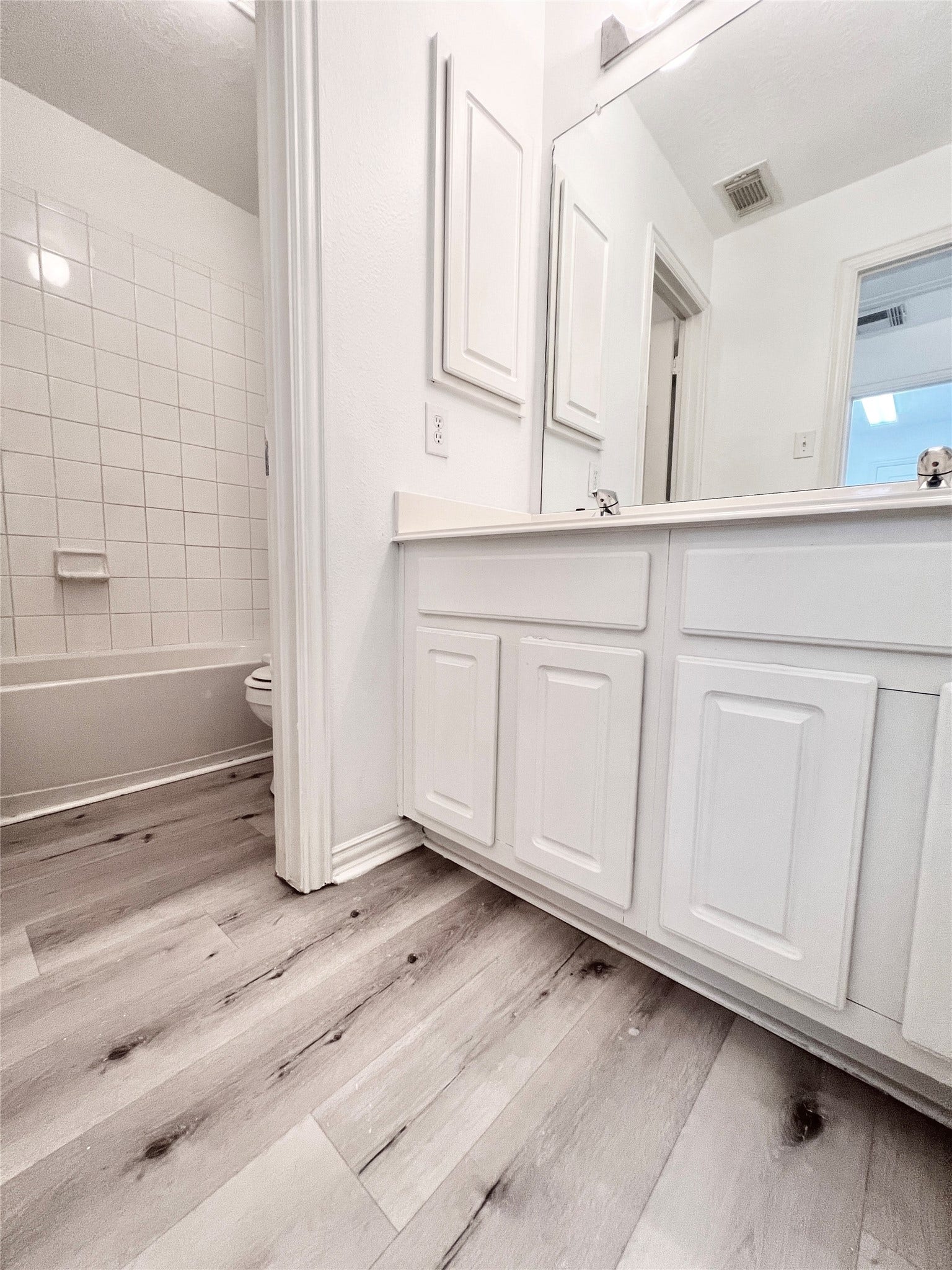 15915 Misty Heath Lane, Houston, TX 77084 2nd bathroom